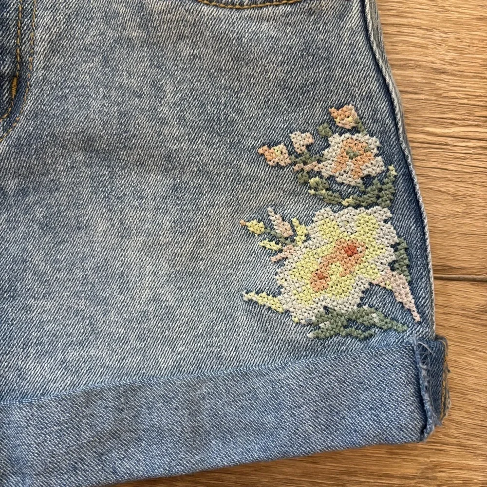Levi Strauss Signature Embroidered Jean Denim Shorts Girl’s 10